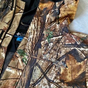 Columbia PHG camo rain zip up jacket